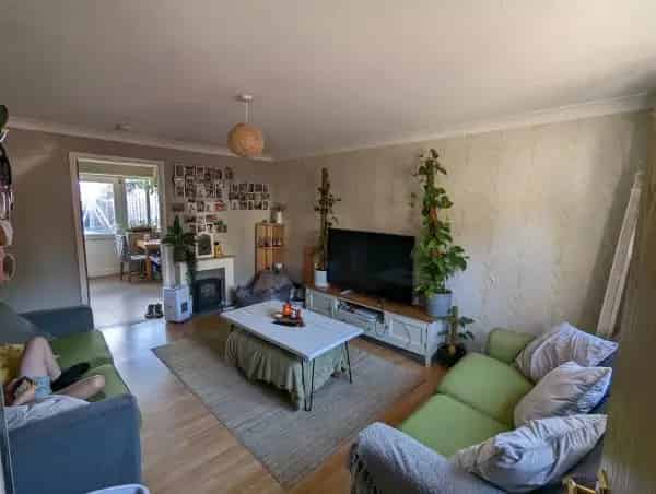 2 Bed Semi-Detached House Large Garden Parking Quiet Area