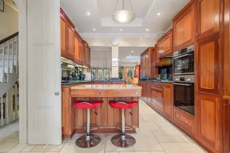 Six Bedroom Family Home Fulham Period Features 2700 sq ft
