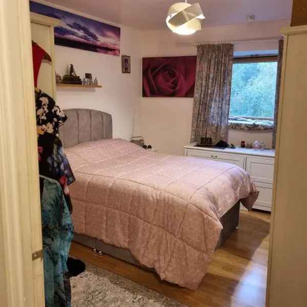 Flat For Rent in Dover, England