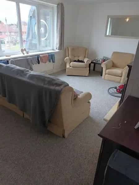 Spacious Flat Near Shops and Park