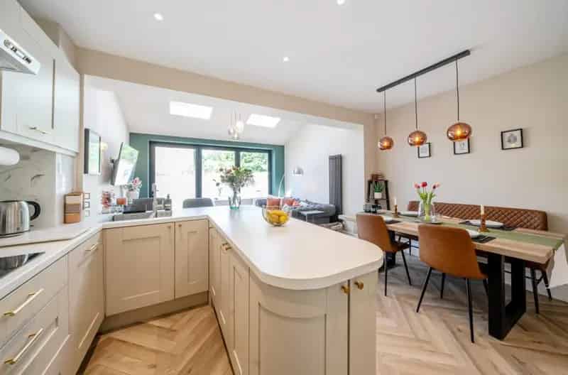 4 Bedroom House For Sale in Horsforth Vale
