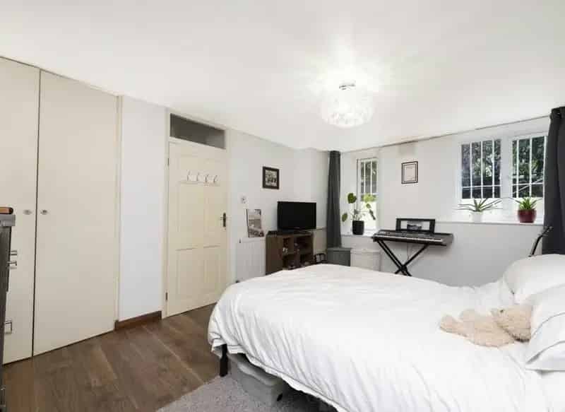 Highbury Grove One Bedroom Apartment with Private Garden