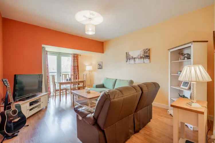 2 Bedroom Flat for Sale near Canal