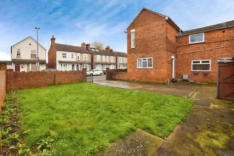 3 Bedroom House with Commercial Property For Sale