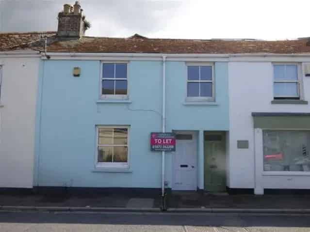 3 Bedroom Terraced House To Rent