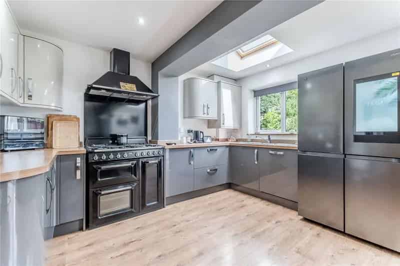 Spacious Detached Home with Double Garage and Private Garden