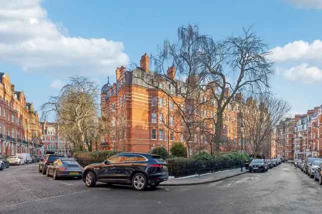 Flat to rent in Kensington Court Place, London W8