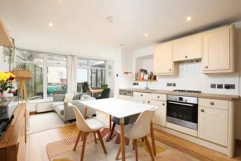 1 bedroom end of terrace house to rent