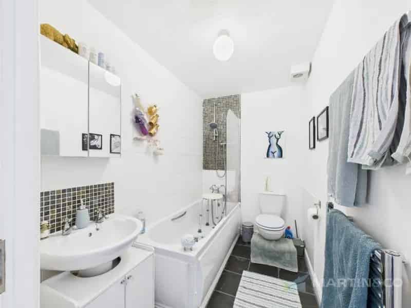 2 Bedroom Flat for Sale Near City Centre