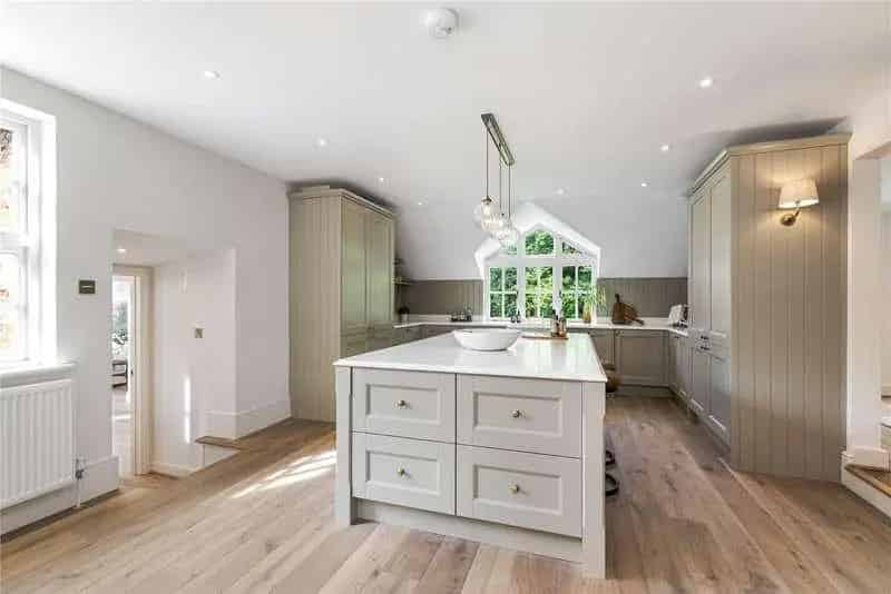 5 Bed House for Sale - Canalside Renovation