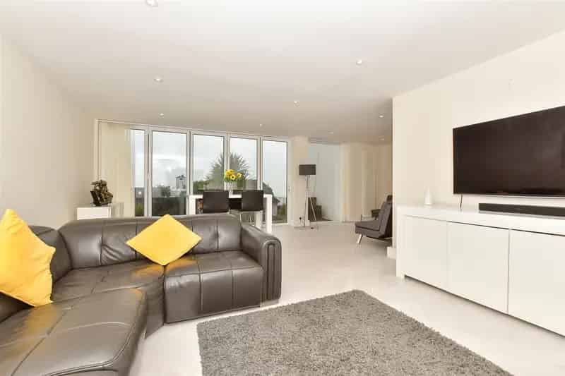 6 Bedroom Detached House with Sea Views for Sale