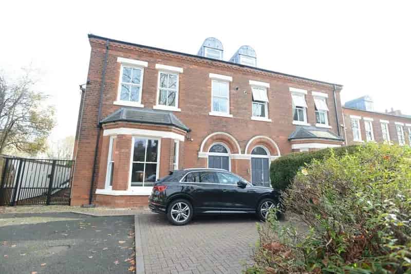 2 Bedroom Flat for Sale