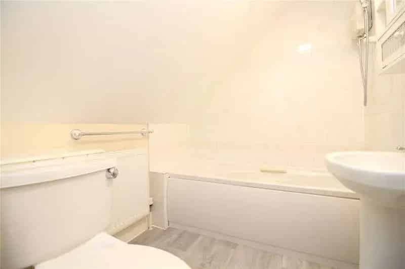 2 Bed House for Sale Near Seafront Chain Free