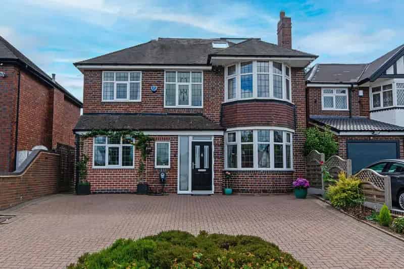 4 Bedroom Detached House for Sale in Castle Bromwich Village