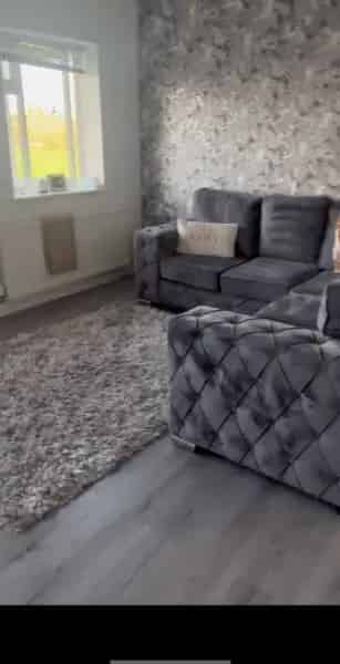 2 Bed Maisonette Freshly Decorated 2024 Lovely Quiet Area