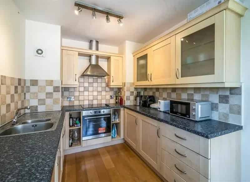 One Bedroom Flat Near Stockwell Oval Excellent Condition