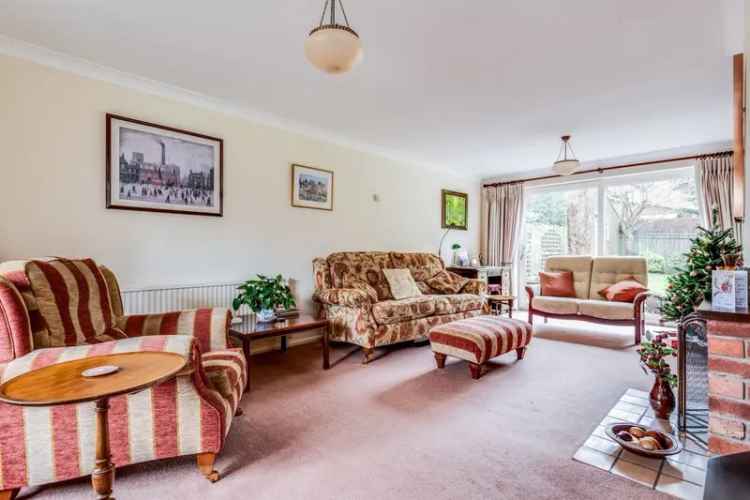 Four Bedroom Family Home with Garage and Gardens