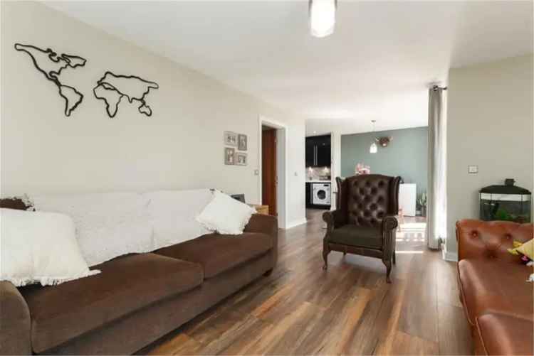 2 Bed Flat Fettes Third Floor 1 Reception Room Garage