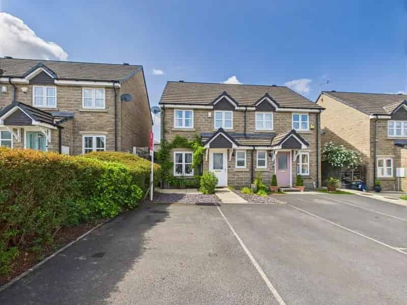 3 Bedroom House for Sale in Idle, Near Schools and Amenities