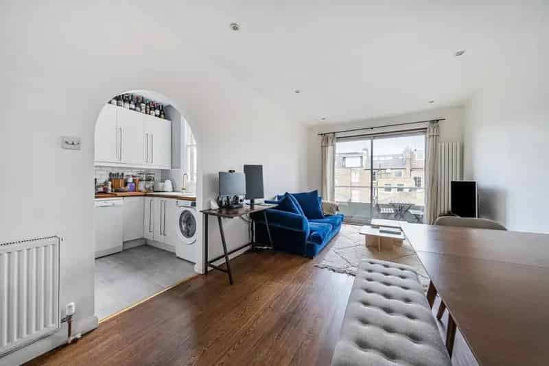 Spacious One Bedroom Apartment with Balcony