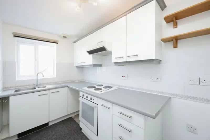 One Bedroom Apartment  Loudwater  Gym Pool Parking