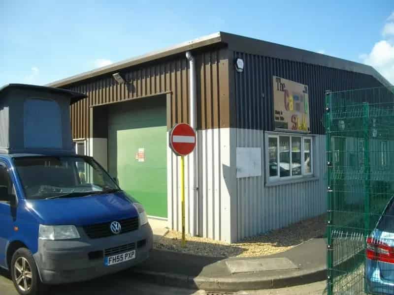 Industrial Storage Unit with Parking and Rate Relief
