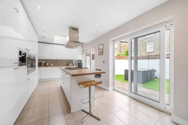 5 Bedroom Victorian House for Rent near Clapham