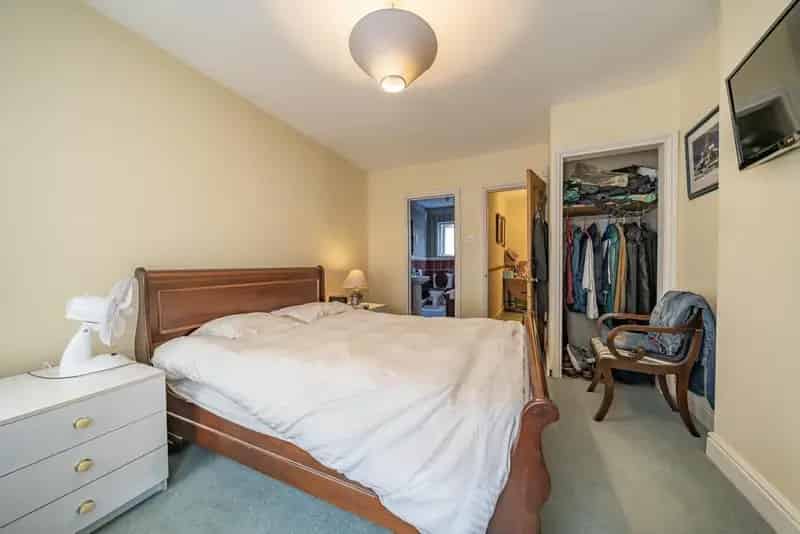 Three Double Bedroom Ground Floor Flat with Office and Parking