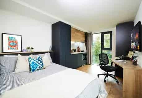 107m² Cardiff Student Flat - Large Studio with Extra Wardrobe Space