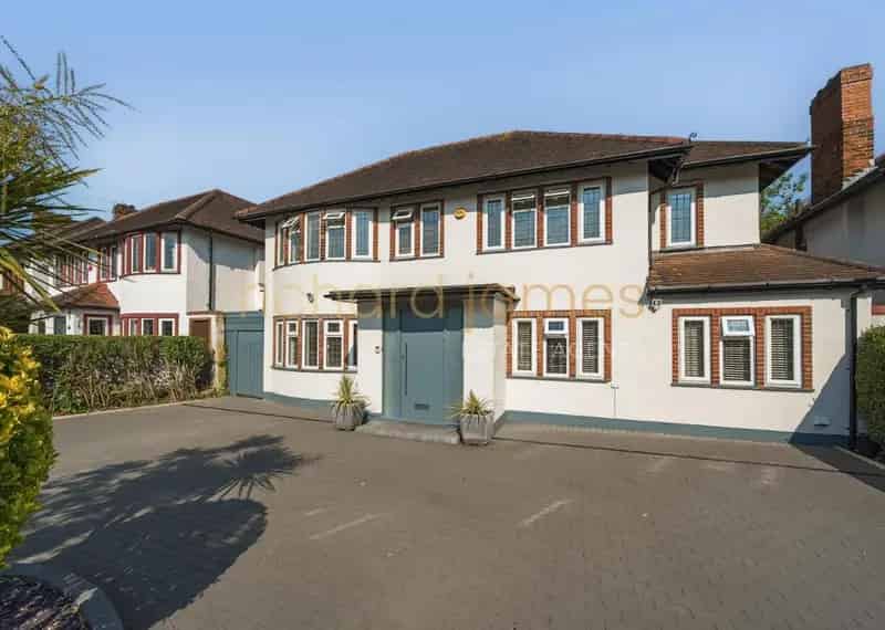 5 Bed House for Sale - Modern Family Home