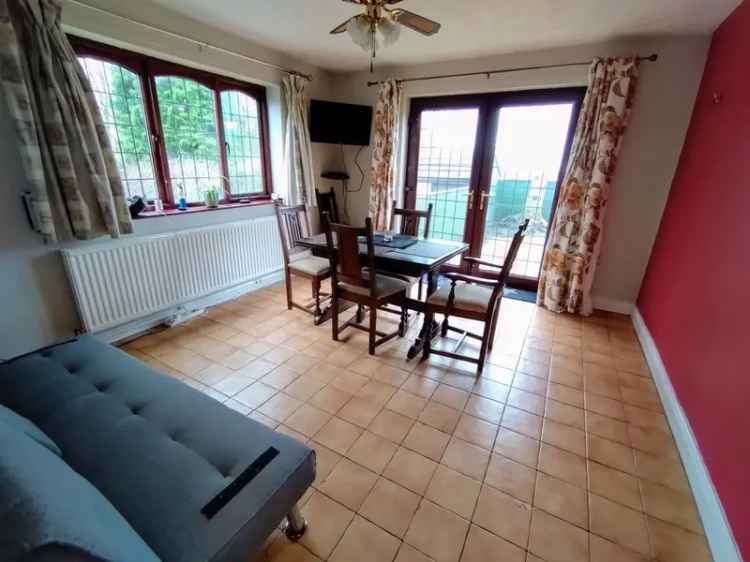 5 Bedroom Detached House with Annex and Garages