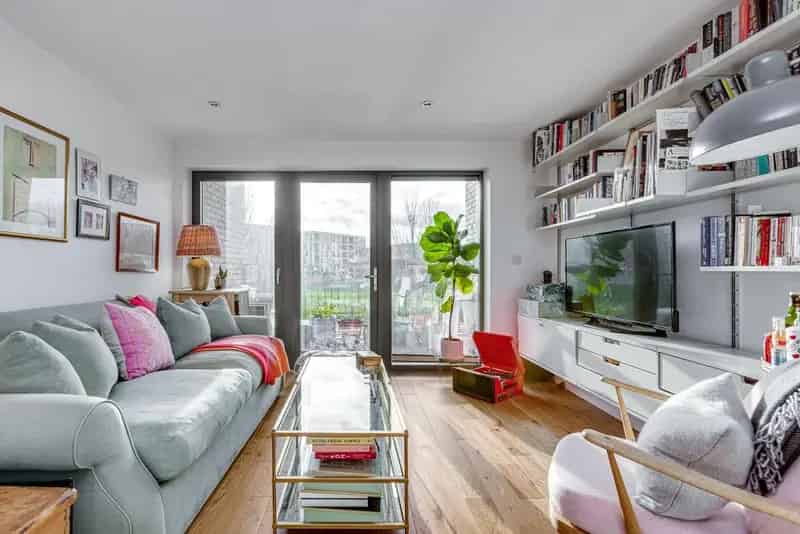 1 Bedroom Flat with Private Balcony Secure Building