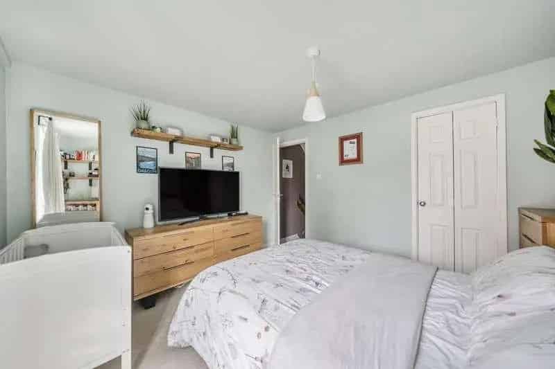 2 Bed House for Sale Near Hospital University Station