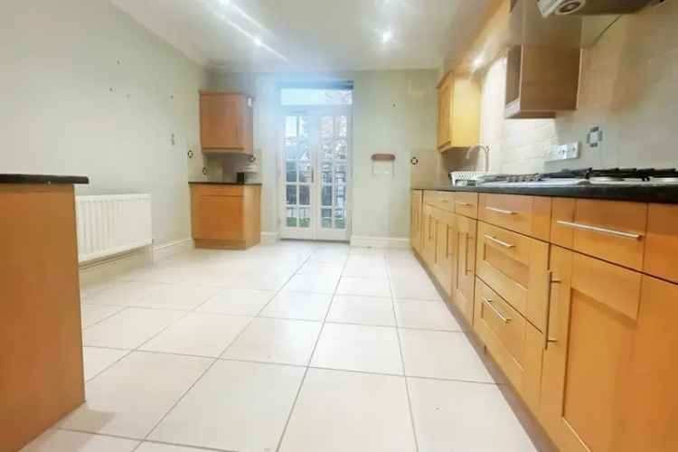 Spacious First Floor Apartment with Garage and Stunning Gardens in Lexden Colchester