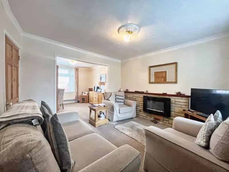 2 bed house for sale