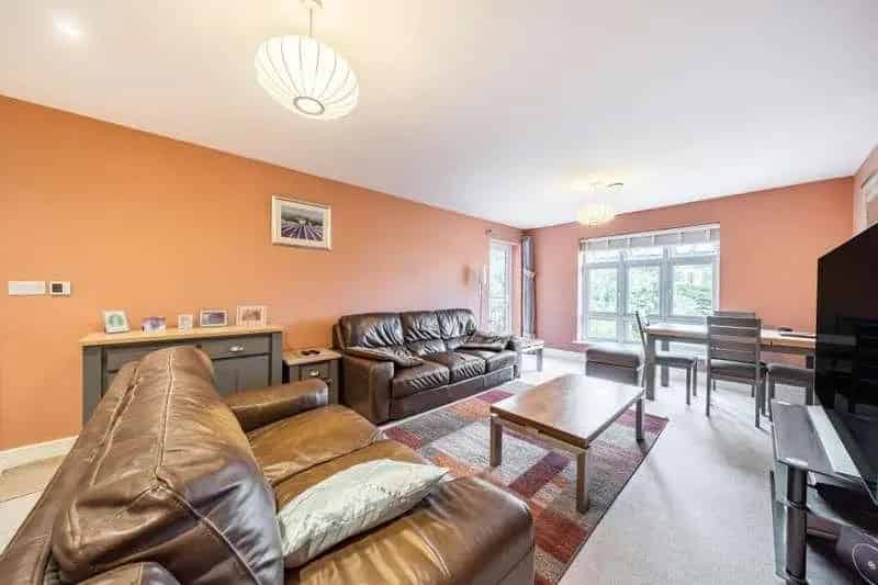 2 Bed Flat for Sale near High Wycombe Station