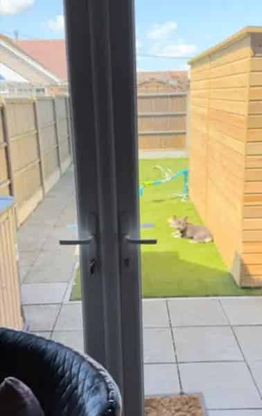 Large 2 Bed House with Gardens Parking and 2 Toilets
