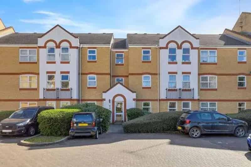 2 Bedroom Flat for Sale Near Beckton DLR