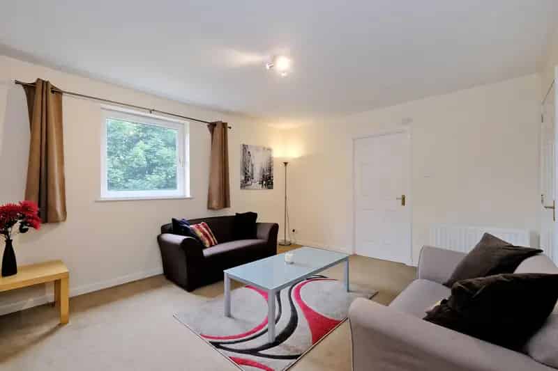 Well-Proportioned Top Floor Flat in Aberdeen