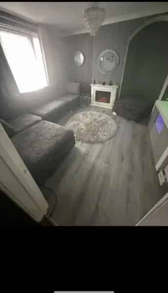 3 Bedroom House with Garden Near Shops and Schools