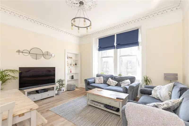 3 Bedroom Apartment to Rent in Edinburgh's Georgian New Town