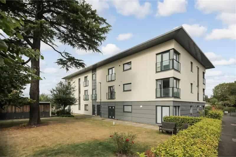2 Bed Flat - First Floor with 1 Reception Room