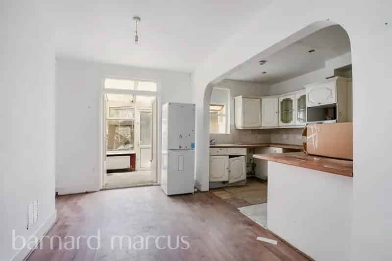 Three Bedroom Family Home Near Transport Links