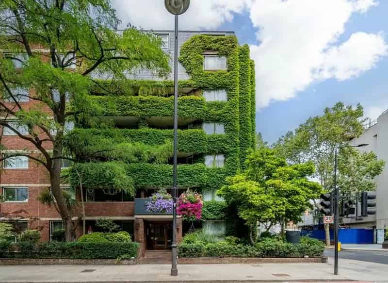 Modern Studio Apartment with Balcony 24hr Security