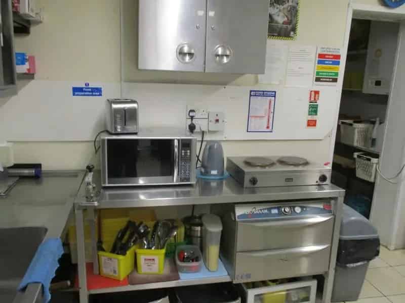 Retford Town Centre Takeaway Restaurant & 3-Bed Flat