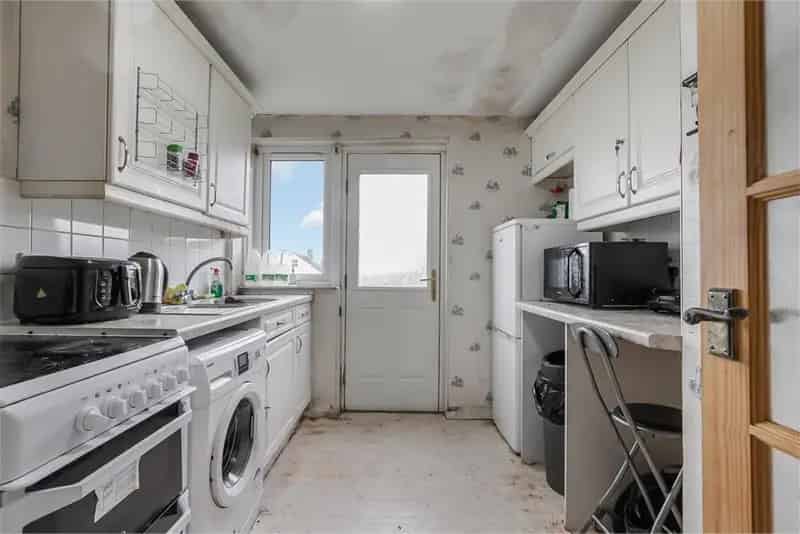 2 Bed End Terrace House Whitburn