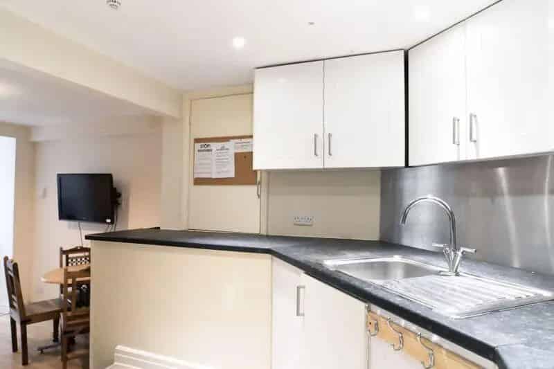 6 Bedroom House Near Hospital and Beach