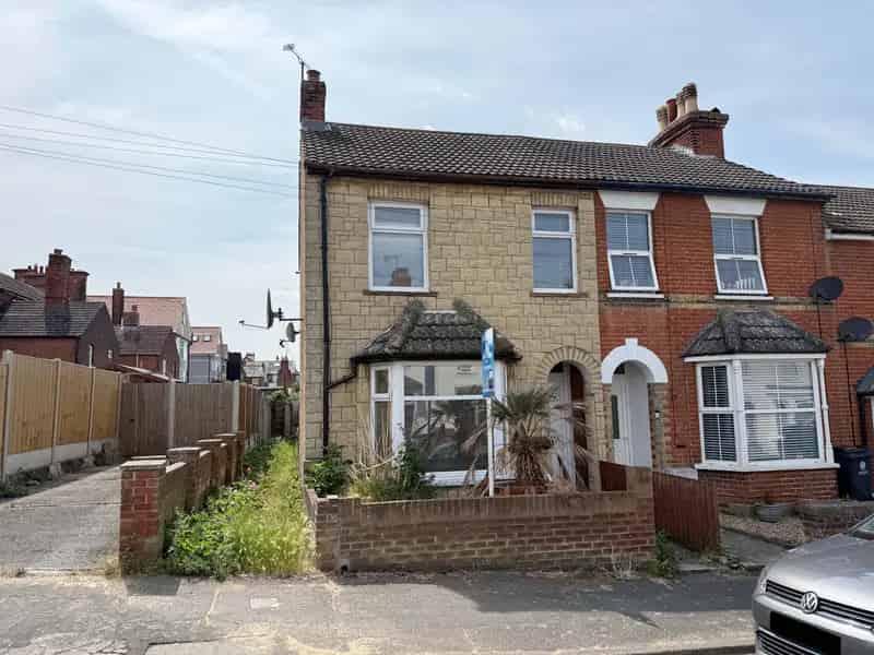 End Terrace House Near Dovercourt Beach