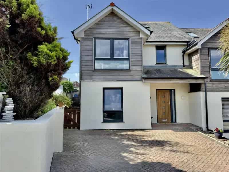 4 Bedroom End Terrace House for Sale Near Perranporth Beach