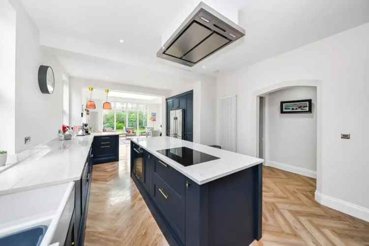 7 Bedroom Detached House For Sale